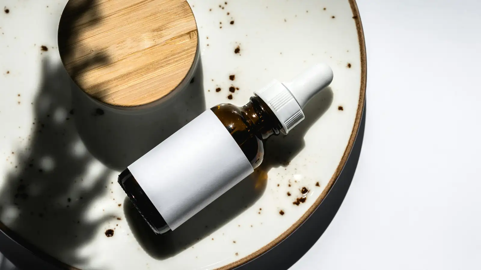 Homemade Vitamin C Serum: घर पर बनाएं केमिकल फ्री विटामिन-C सीरम, निखरेगी रंगत और कम होंगे दाग-धब्बे