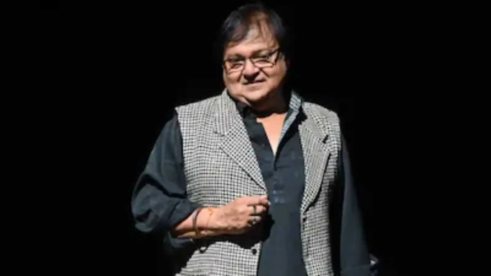 पुराने वीडियो ने बढ़ाई मुश्किलें, राकेश बेदी को देनी पड़ी सफाई और माफी