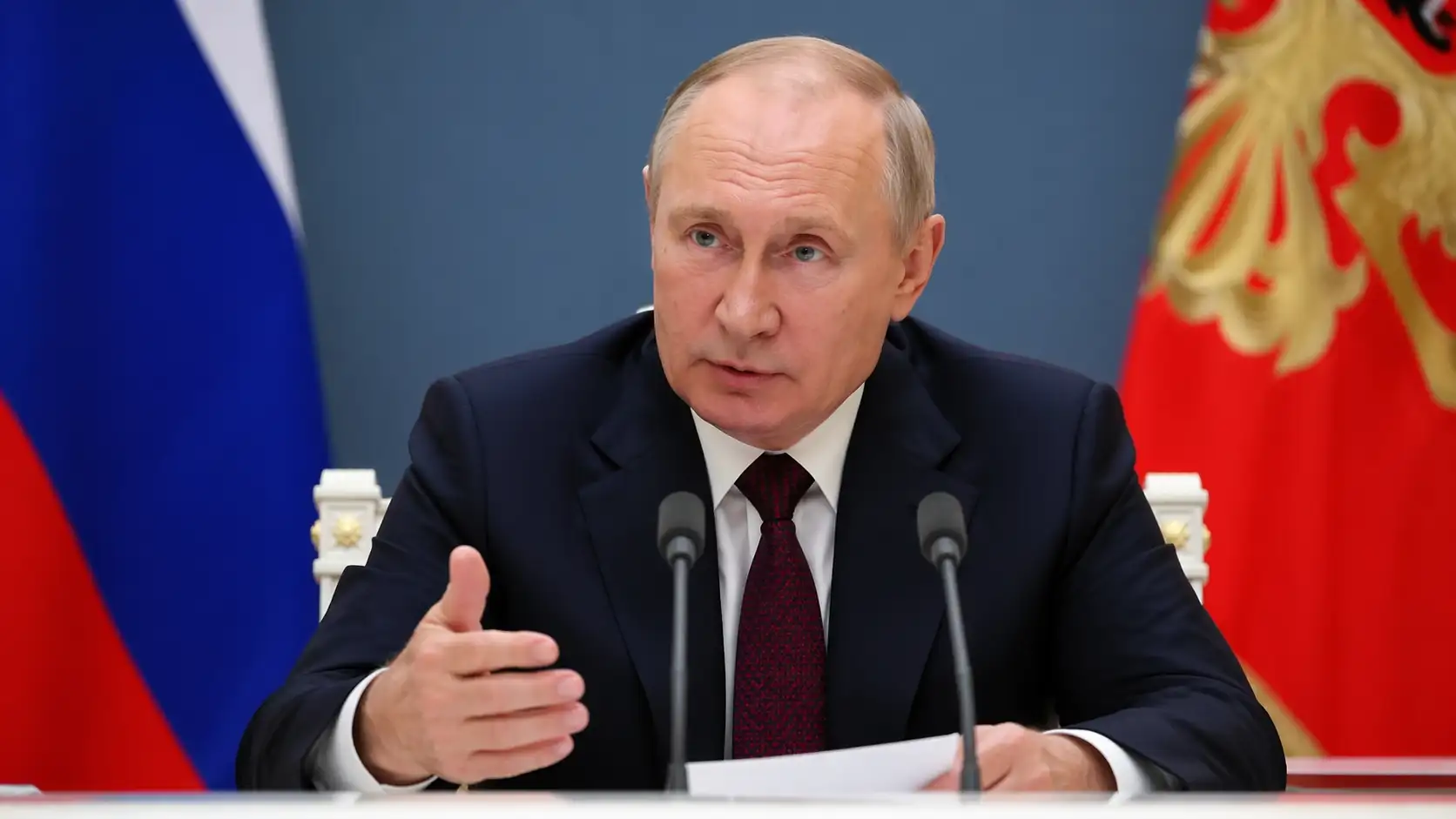 Putin Flags Economic Slowdown, Seeks Urgent Answers from Officials