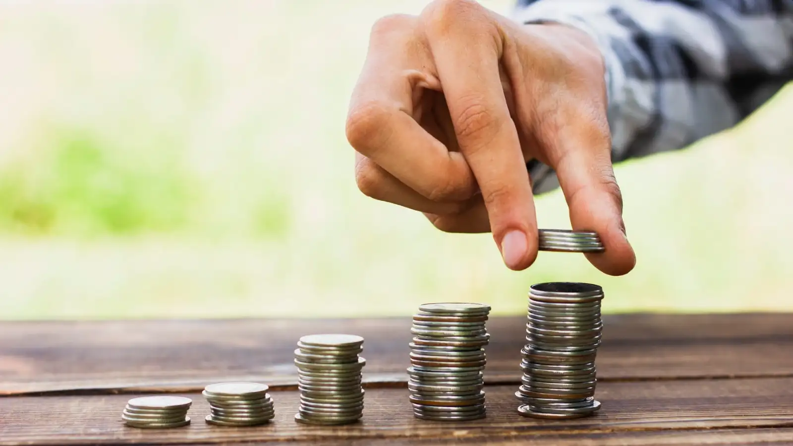 FD Interest Rates: HDFC, ICICI, Kotak या AU Small Finance Bank, कहां मिल रहा है सबसे ज्यादा ब्याज?