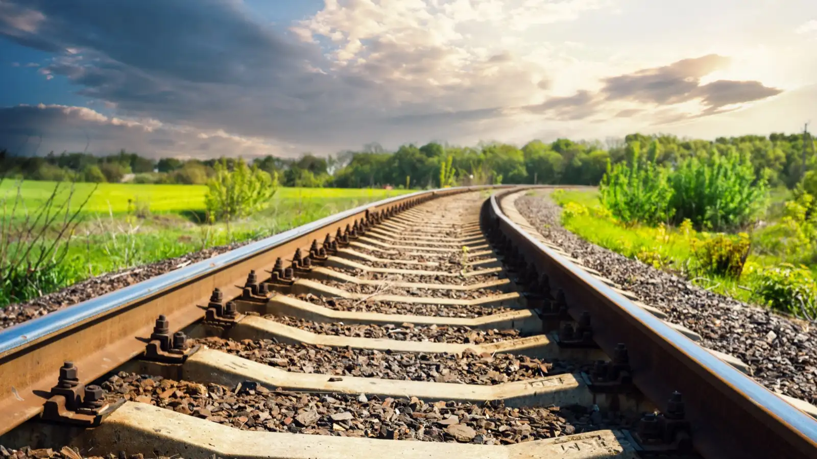 why railway tracks have stones