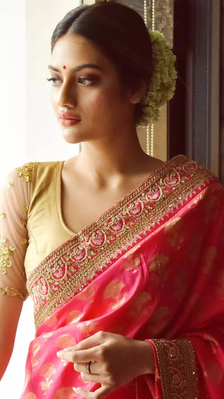 New designer pink color wedding silk saree blouse designs.