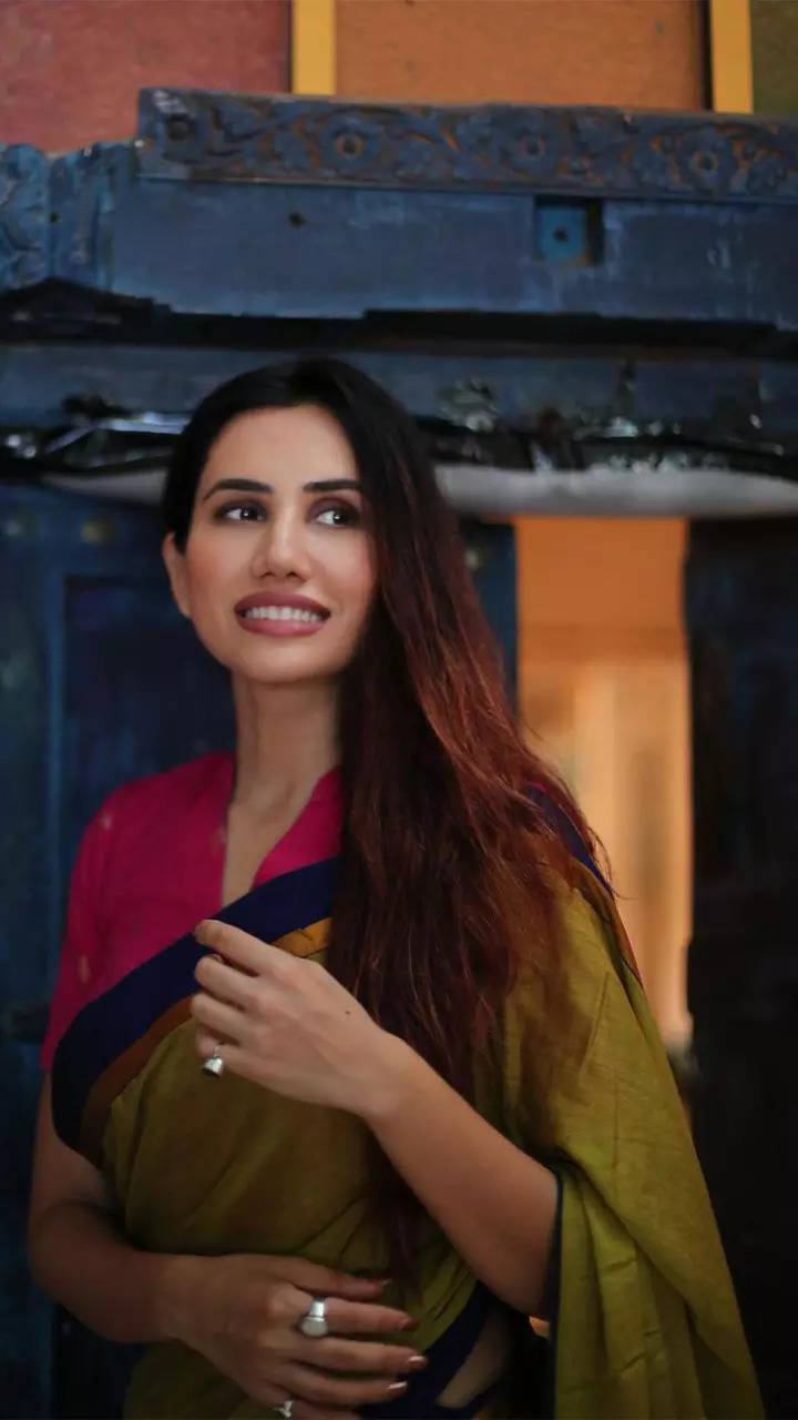 Sonnalli Seygall serves major ethnic vibes in saree​