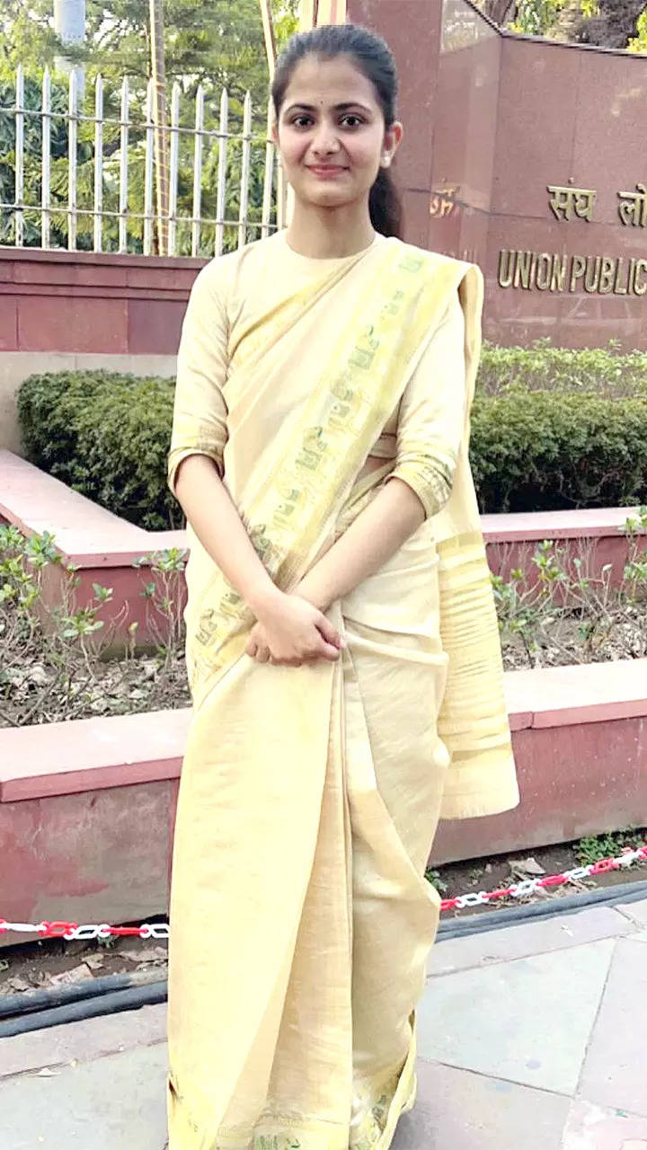 IAS Toppers: Coaching NOT necessary for clearing UPSC, says Saloni Verma  who secured AIR 70 through self study | Education News, Times Now