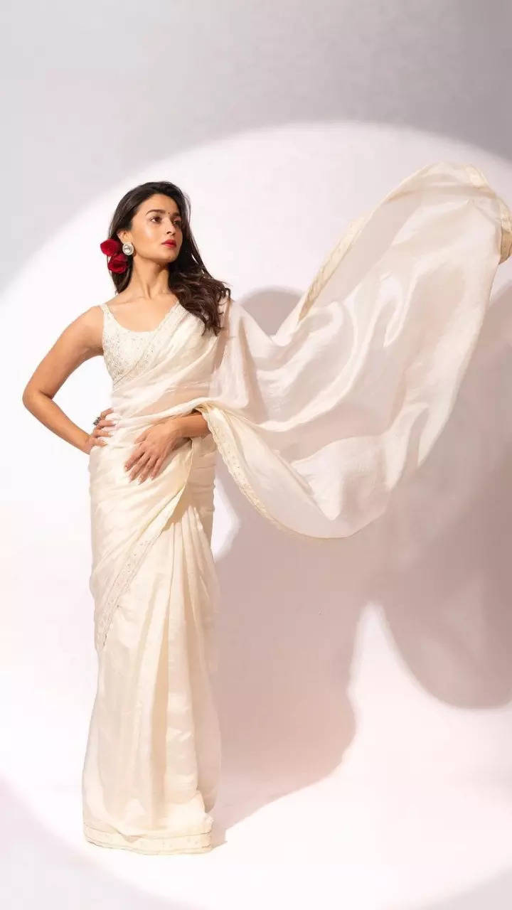 Zari Gree white orange Independence day saree at Rs 850 in Jaipur | ID:  26189513397