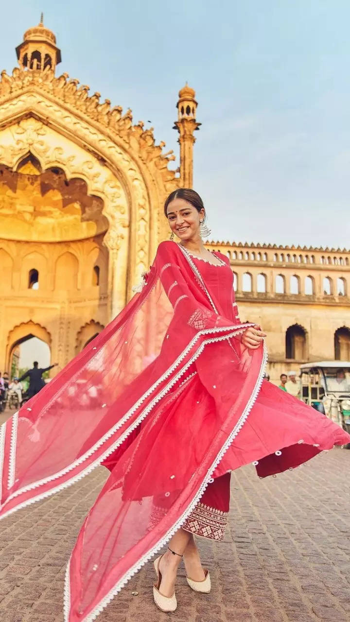 Ananya Panday is a Dream Girl in floral print chiffon saree and