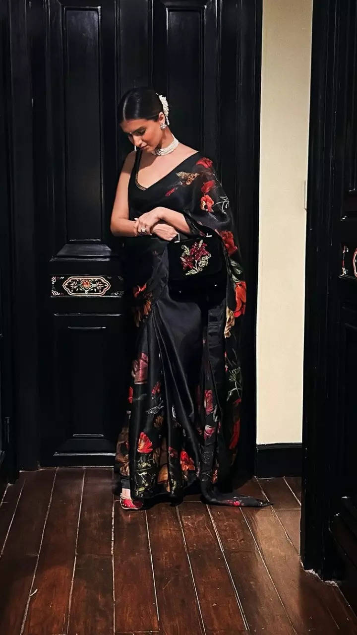 Tara Sutaria looks graceful in black chanderi silk saree | TOIPhotogallery