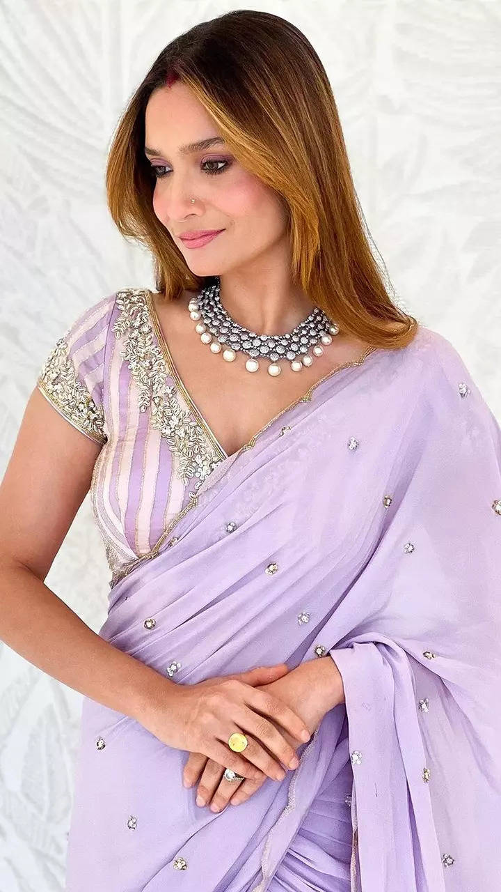 Saree @shivaja_silk_collection #purple #purplesaree #saree #sareedraping  #bridalsaree #weddingphotography… | Saree designs, Combination dresses,  Blouse hand designs