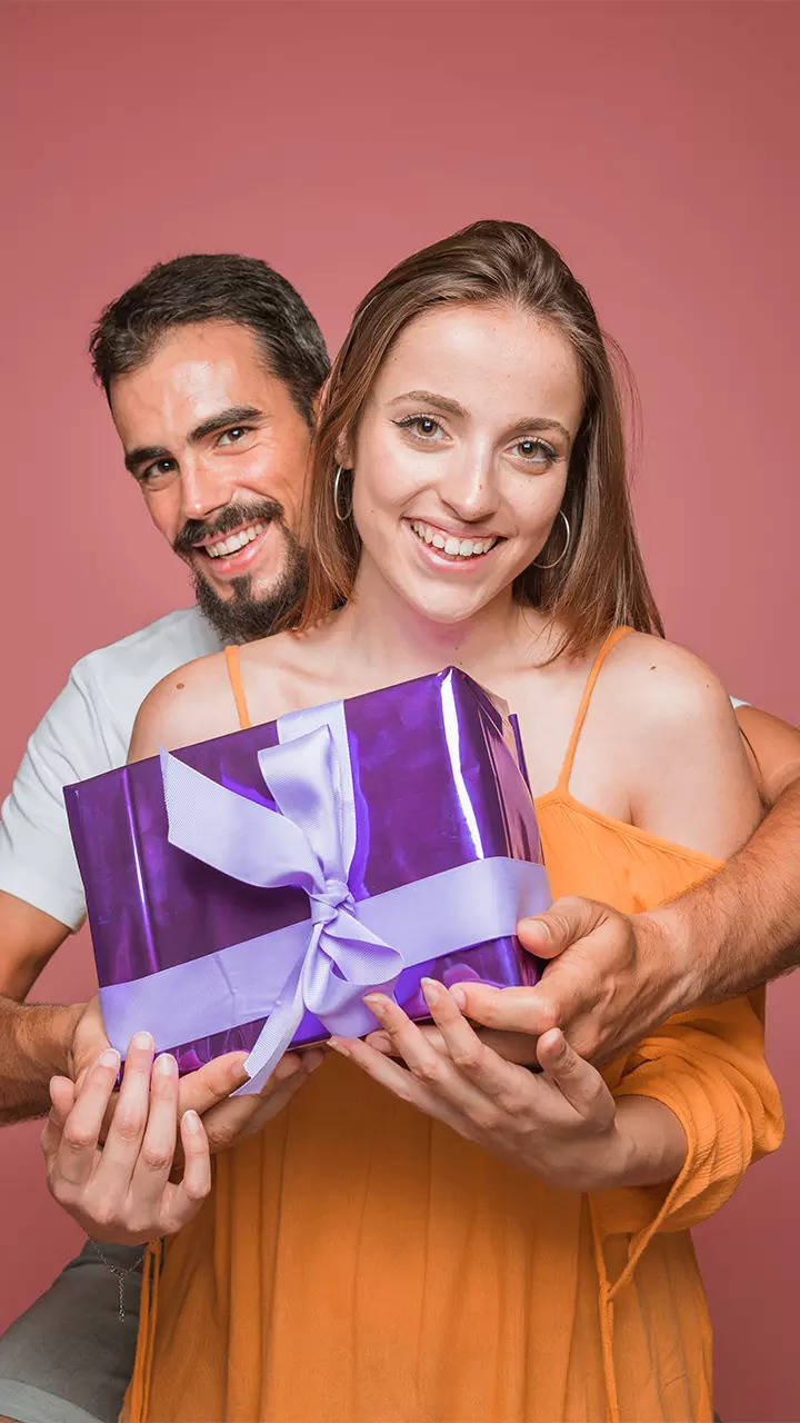 New Year 2024: 6 Assorted Gifts For Your Husband Under ₹1000 | HerZindagi