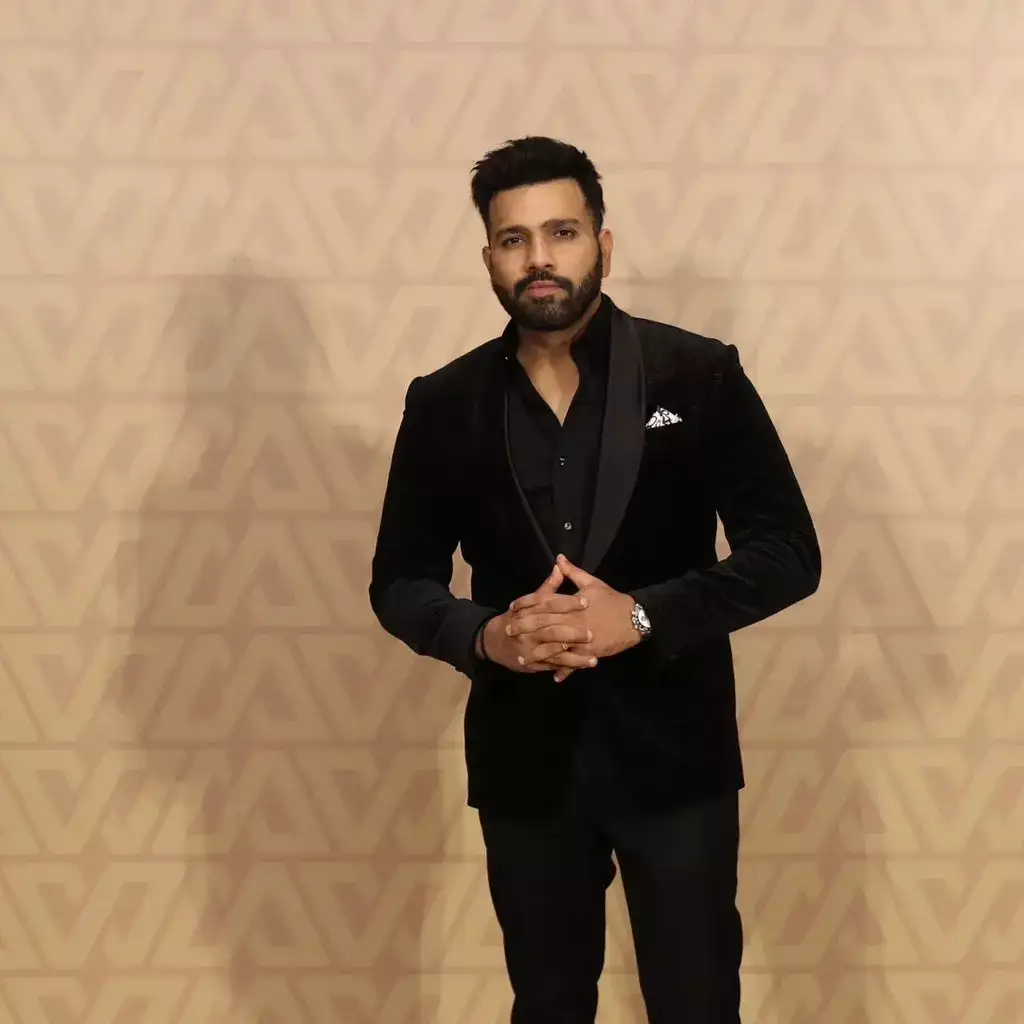नए हेयर स्टाइल में बवाल लग रहे थे रोहित शर्मा, अवार्ड शो में लूट ही महफिल - rohit sharma was stir in his new hair style the gathering was looted award show -