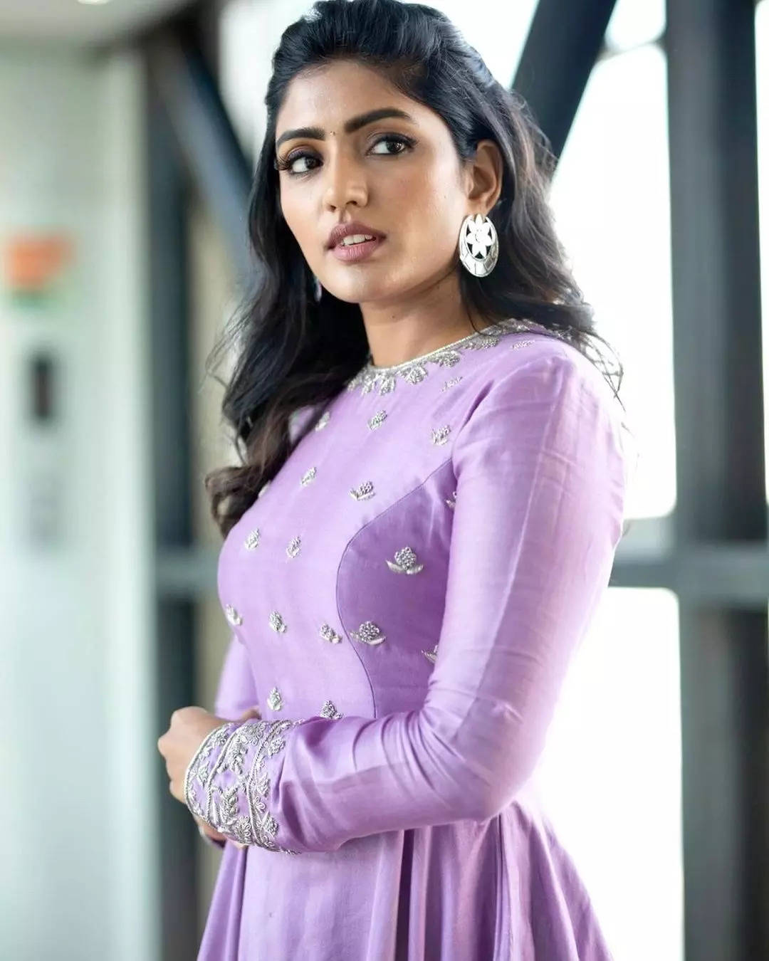 Eesha rebba: ஈஷா ரேப்பாவின் கியூட் கிளிக்ஸ்..! - actress eesha reba latest photoshoot stills - Samayam Tamil