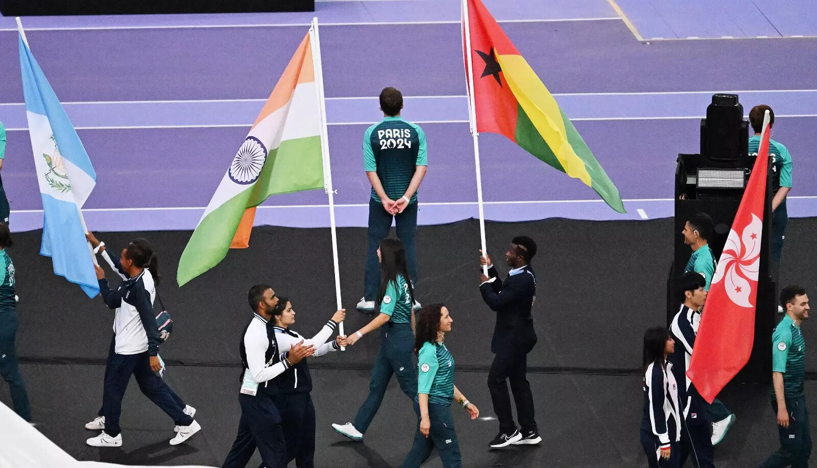 Paris olympic closing ceremony live,पेरिस ओलंपिक क्लोजिंग सेरेमनी में भी  बरकरार रहा भारत का जलवा, मनु भाकर और श्रीजेश रहे ध्वजवाहक - paris olympic  2024 closing ceremony india ...