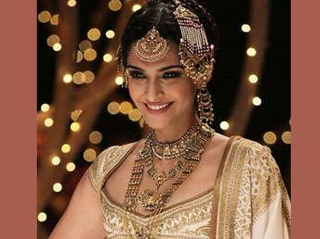 Bridal hair and makeup inspiration from Mouni Roys wedding  Times of India