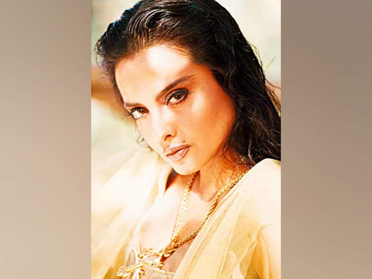 Rekha,Rekha के 10 Hot फोटोज, दे‍खिए मगर दिल थामकर! - movie actress rekha hot  and unseen photos - Navbharat Times