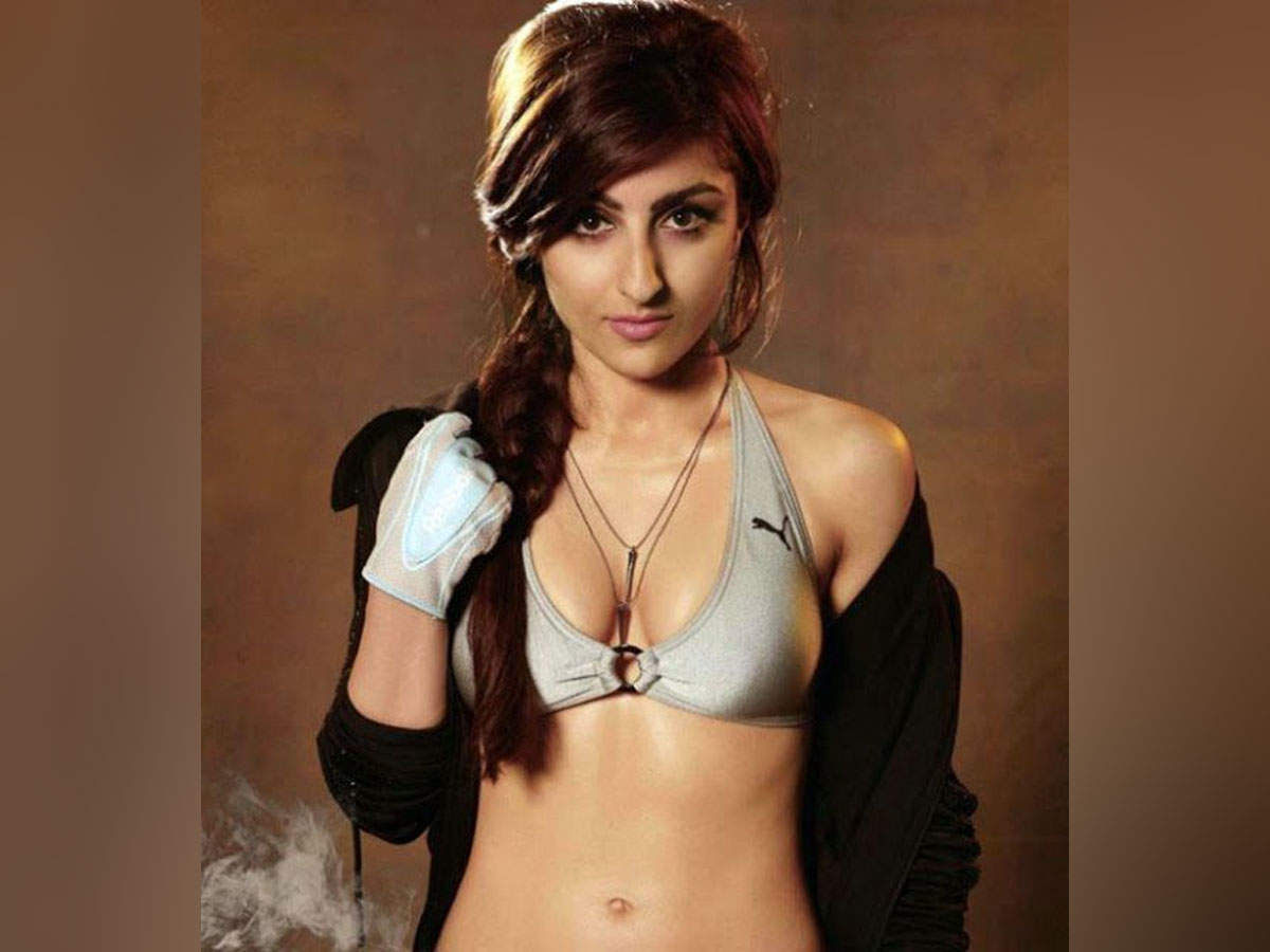 सोहा अली खान की ये सेक्‍सी तस्‍वीरें देखी हैं आपने! - movie actress soha  ali khan looking sexy in bikini - Navbharat Times