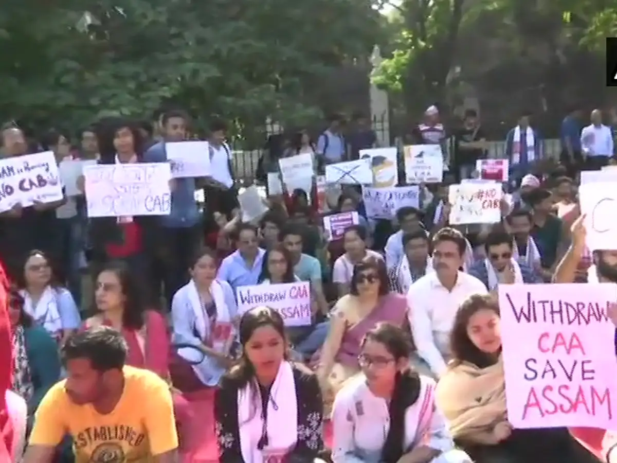  NBT "title =" NBT "/> <p> People performing in Mumbai </p> </p></div> <p> <strong> Also performing in Maharashtra, UP, Kerala </strong><br /> <br /> There has also been a strong protest in Mumbai against the Citizenship Amendment Act. A large number of protesters gathered at Azad Maidan in Mumbai. The protesters included a large number of people from Assam and North East. He demanded the withdrawal of this law. Actress Dipannita Sharma was also present during the performance. Apart from Mumbai, people have opposed this new law by taking to the streets in western Uttar Pradesh, Kerala and Bengal.</p> <p> Protests against the Citizenship Amendment Act continue in Aligarh, UP. The mayor was not allowed to protest against the Citizenship Amendment Act and Internet services were shut down across the district on Friday. District Magistrate Chandrabhushan Singh said that permission was not granted to organize a protest against the law to be held under the leadership of Mayor Mohammad Furqan.<br /> </p> </p></div> </pre> <p>The post <a rel=