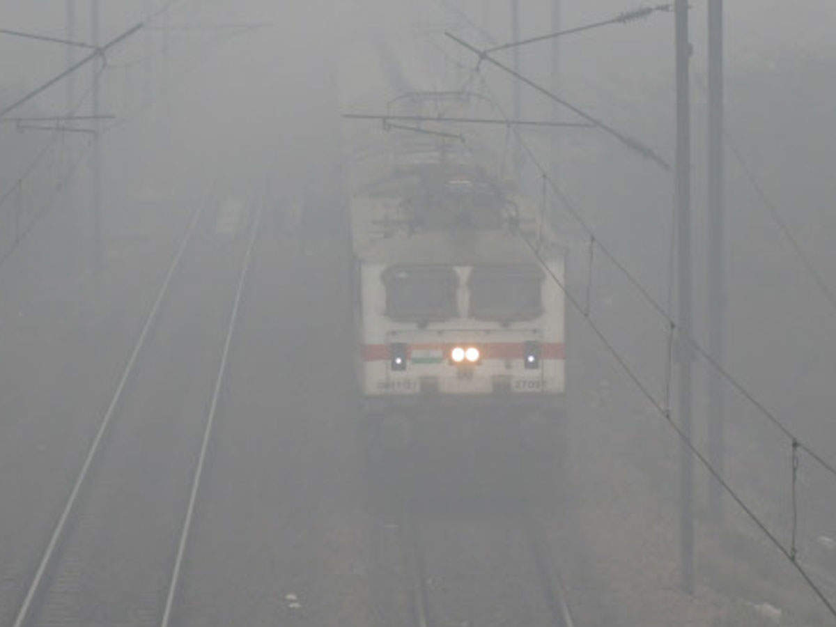  NBT "title =" NBT "/> <p> Many trains late due to fog </p> </p></div> <p> <strong> How is Odisha's state? </strong><br /> <br /> Winter outbreak continues in Odisha as well. On Monday, temperatures in the state went below 10 degrees at 16 places. Sonepur was the coldest place in the western region with 4.5 degrees. The temperature in Sonepur has improved slightly as the temperature was recorded at 3.4 degrees on Sunday. For the third consecutive day, normal life in this part of the state was affected. Winter was also reported in Bonai, Tensa and Koida in Sundergarh district, Laxmipur and Pottangi in Koraput district, Keonjhar, Daringbadi and Belghar in Kandhamal district. The cold wave is predicted to last until January 1.</p> <p> <strong> Read: <a target=