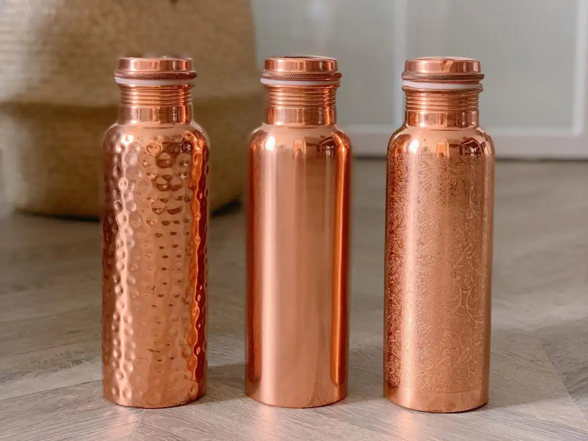 Copper bottle me pani pine ke fayde प्लास्टिक छोड़ पिएं कांच या तांबे
