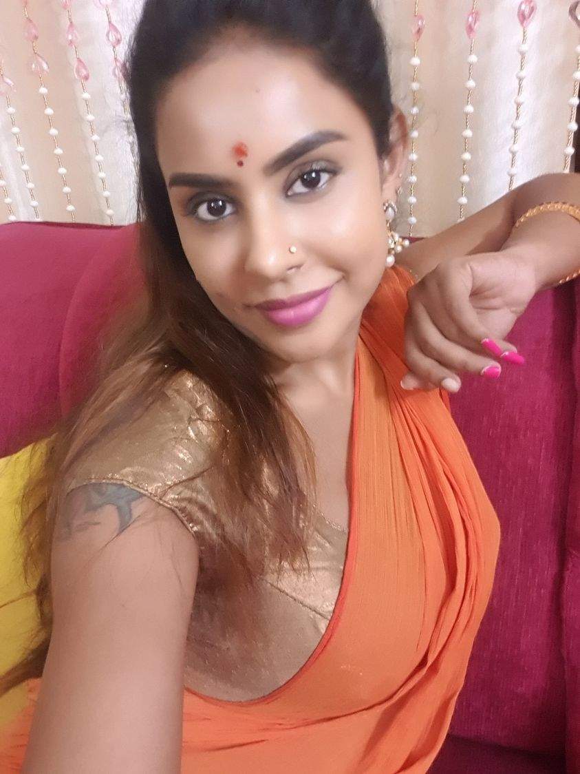 Sri reddy hot photos,శ్రీరెడ్డి హాట్ బాంబ్.. ఓర్నాయనో ఆ పదో ఫొటో ఏదైతే ఉందో  - tollywood actress sri reddy latest hot and bold photos - Samayam Telugu