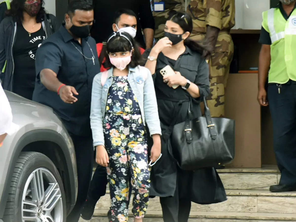 Aaradhya ♡ on X: Aishwarya Rai Bachchan's Outfit Details