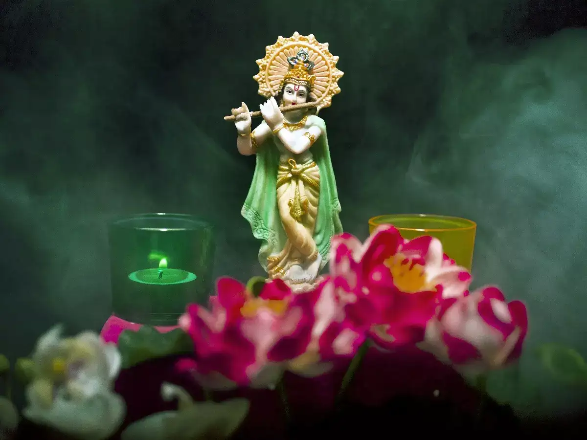 Janmashtami Kab Hai,भगवान कृष्ण को सबसे ज्यादा प्रिय हैं ये दो रंग, जन्माष्टमी को और शुभ बनाने के लिए इन कपड़ों में करें पूजा - lifestyle janmashtami special lorad ...