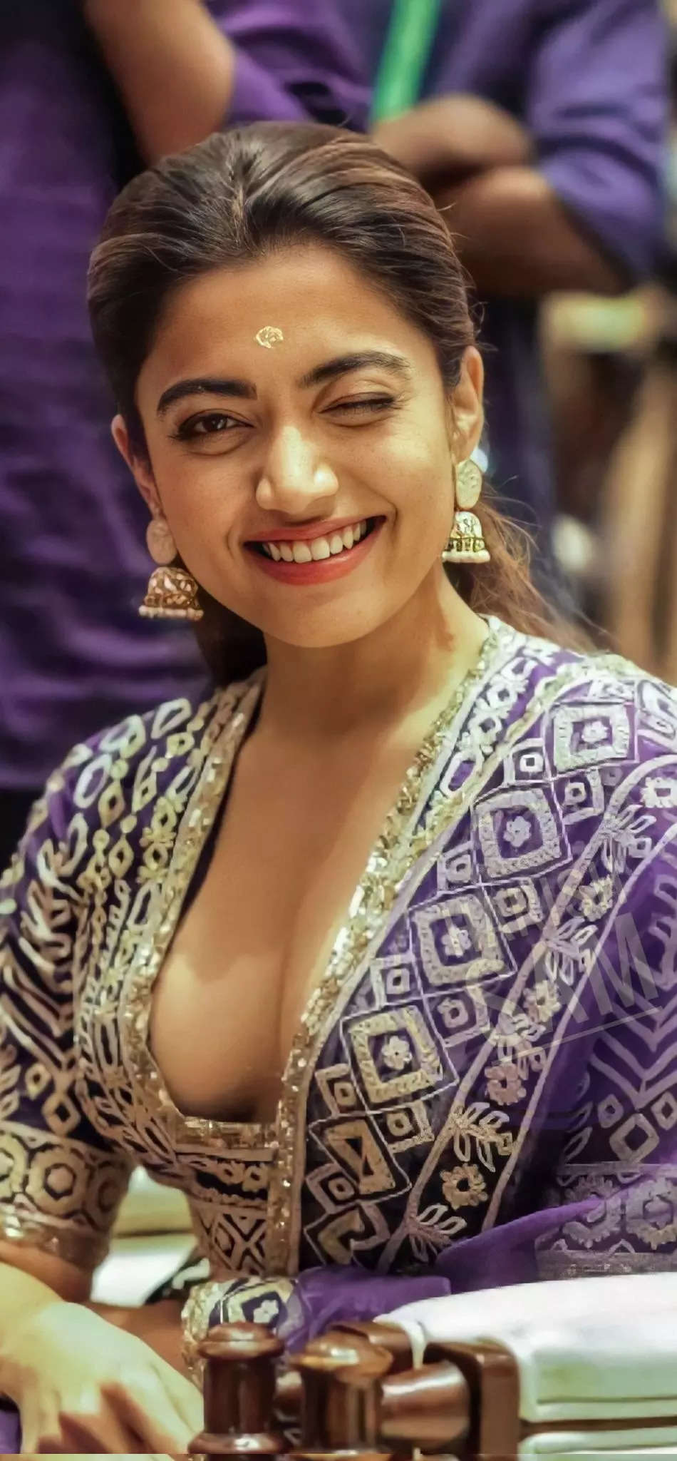 Rashmika hot,புஷ்பா பட விழாவுக்கு படு கிளாமராக வந்த நடிகை ராஷ்மிகா - rashmika  mandana hot dress in pushpa movie function - Samayam Tamil