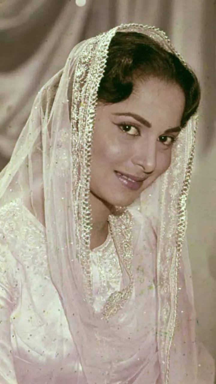 Vintage pictures of Waheeda Rehman, Bollywood's timeless beauty ...