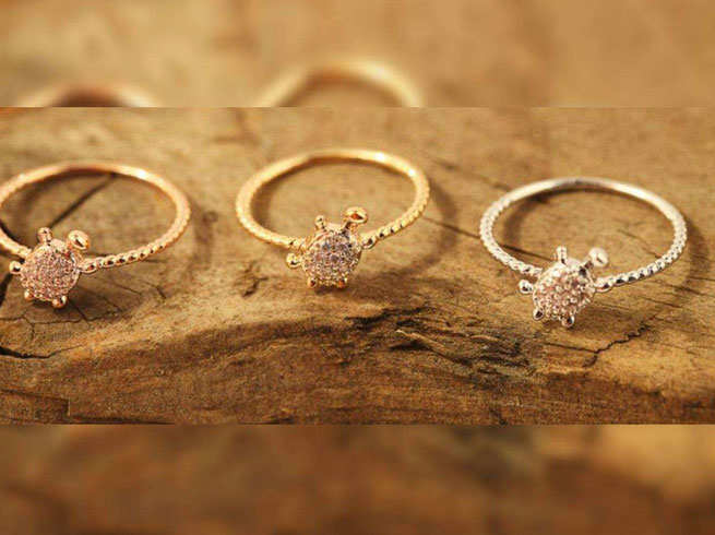 कछुए की अंगूठी किस उंगली में पहननी चाहिए | Kachhue Ki Anguthi Pahnane Se  Kya Hota Hai ,Tortoise Ring - YouTube