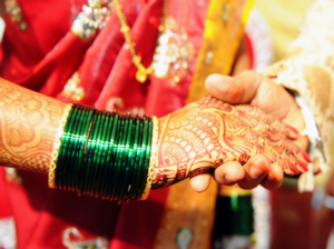 Sawan 2021: Why Green Colour Cloth and Bangles Should Be Preferred By Women  During This Month
