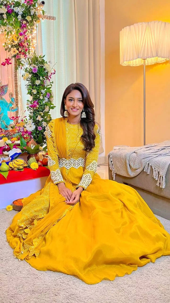 💛 Latest Party Wear Yellow Dress Design # Haldi Ceremony Dress Design  #beautiful dress design - YouTube