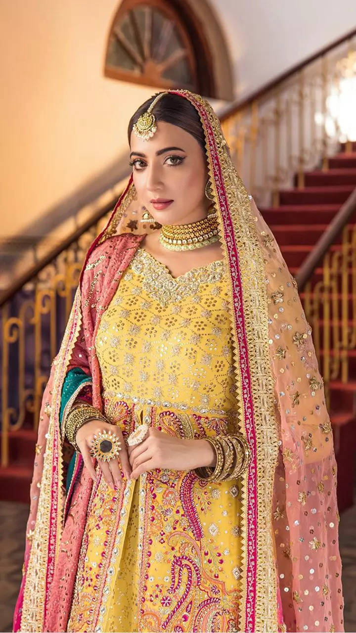Pin by SajdaAroj on Mayoun Mehndi | Bridal dresses pakistan, Pakistani  wedding dresses, Mehndi dress