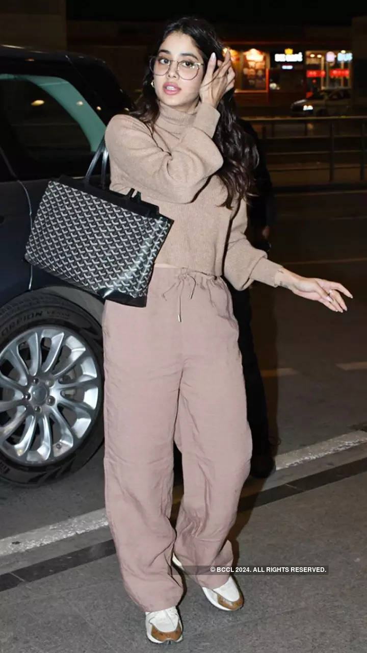 Khushi Kapoor wore a grey sports bra + comfy pink track pants for her day  out in Mumbai