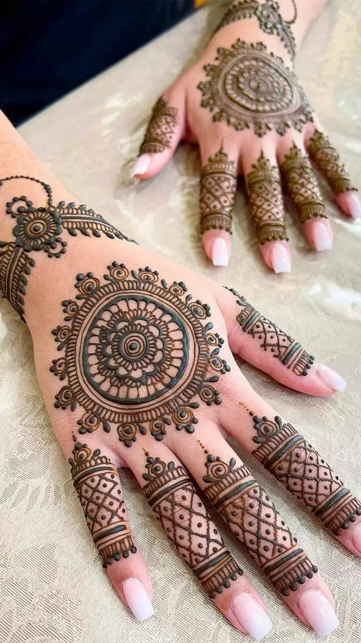 mehndi design in half hand, हॉफ हैंड में हिना की डिजाइन