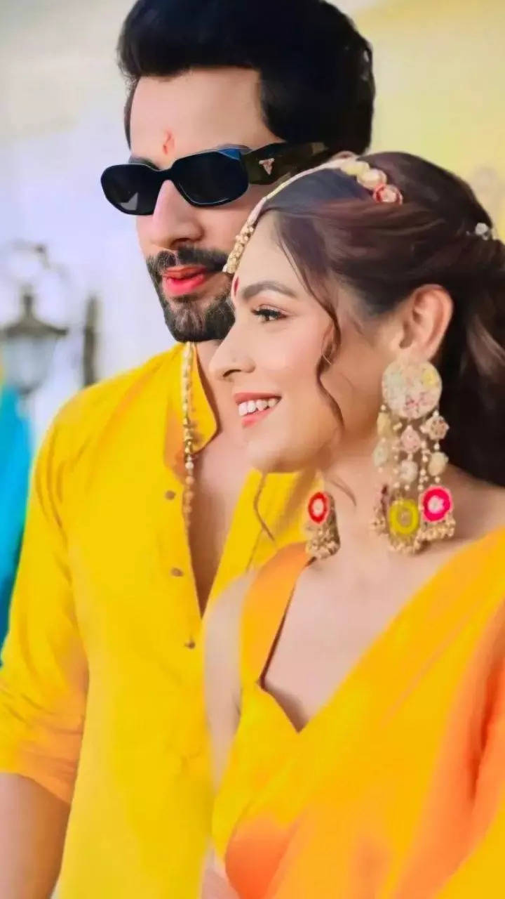 Real Couples in Colour Coordinated Outfits For Haldi | Haldi outfits,  Combination dresses, Indian wedding outfits