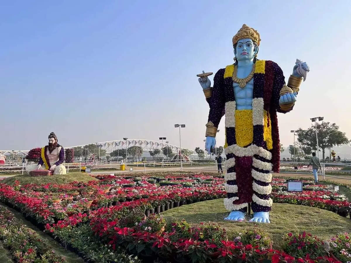 Happy New Year: फ्लावर शो की ऐसी तस्वीरें नहीं देखी होगी... साबरमती  रिवरफ्रंट पर देखिए फूलों की सजावट... - Gujarat chief minister inaugurated flower  show at Sabarmati riverfront in ...