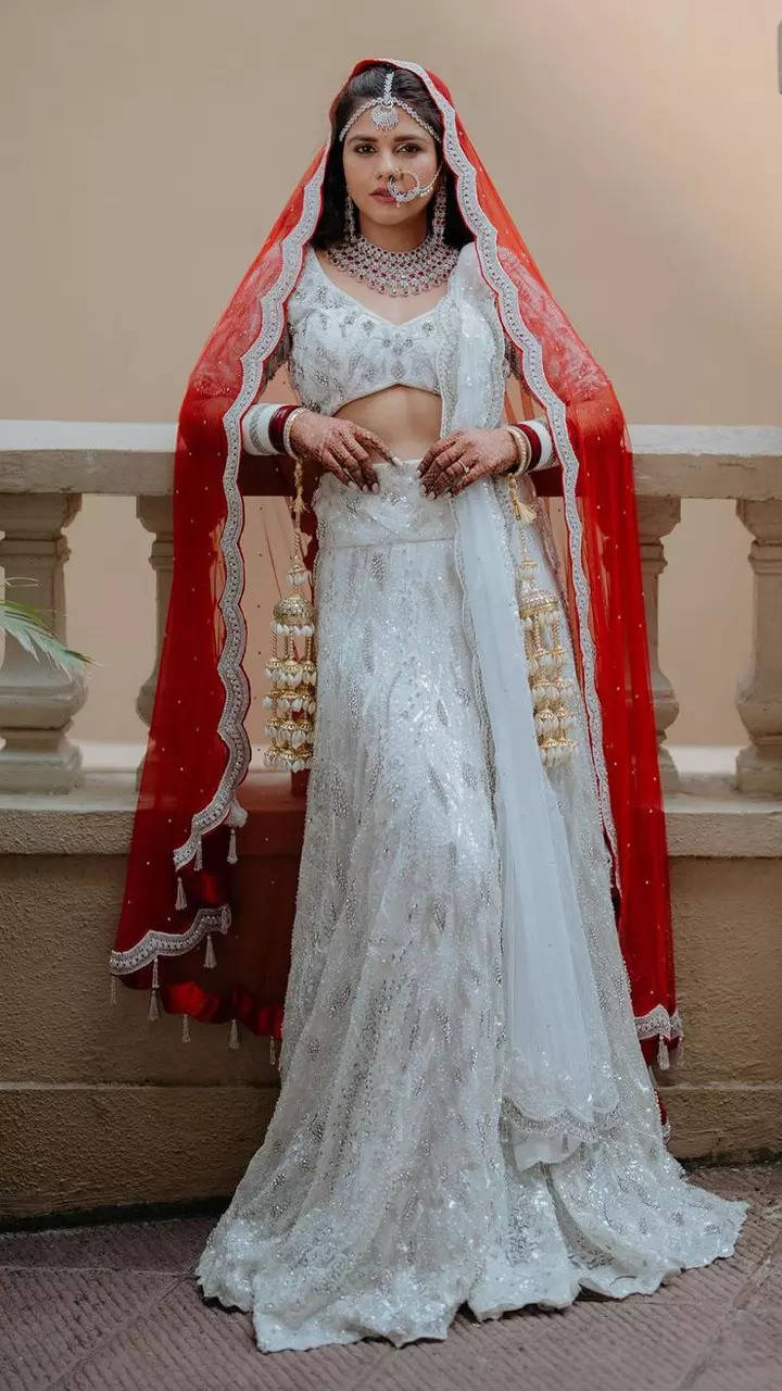 Dalljiet Kaur gets married to Nikhil Patel in white lehenga |  TOIPhotogallery