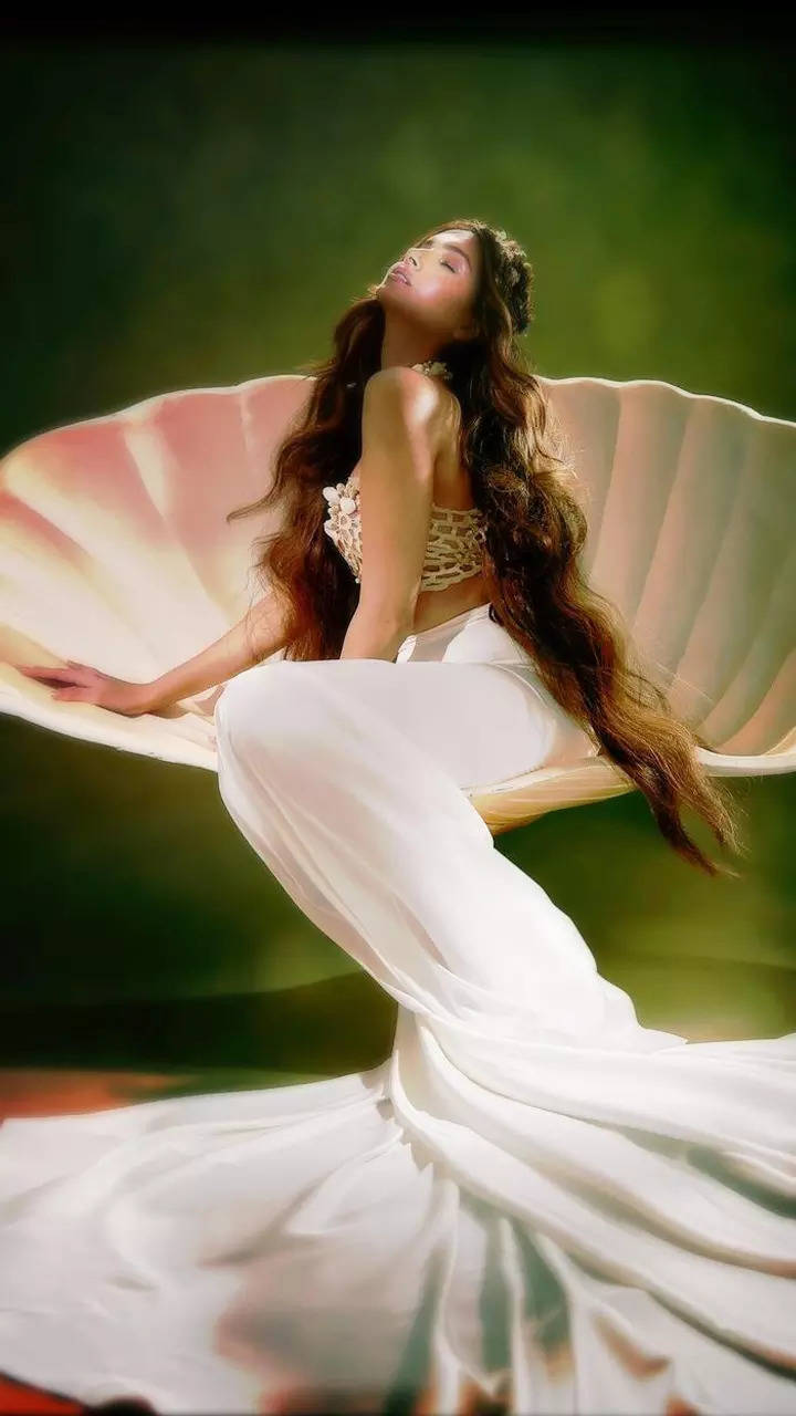 Tara Sutaria gives 'Ariel' vibes in Little Mermaid-inspired ...