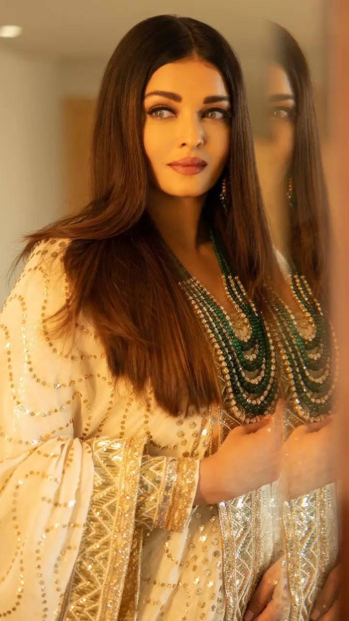 Aishwarya Rai in Rohit Bal's White Gold Designer Anarkali | Flickr