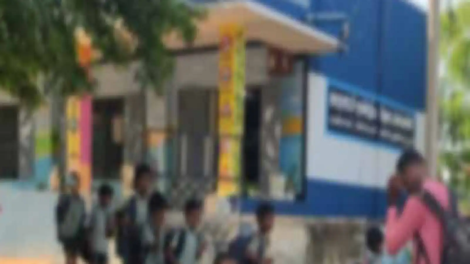 புதுக்கோட்டை மஞ்சள் காமாலை விவகாரம்... அதிகாரிகளை சுற்றி வளைத்த பொதுமக்களால் பரபரப்பு! 