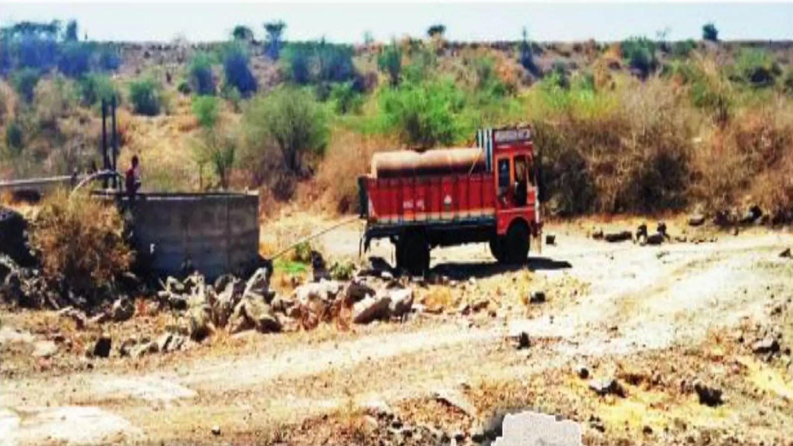 पाणी गेले खोल खोल! देवळा तालुक्यात महिनाभरात २० फुटांनी घटली भूजळपातळी