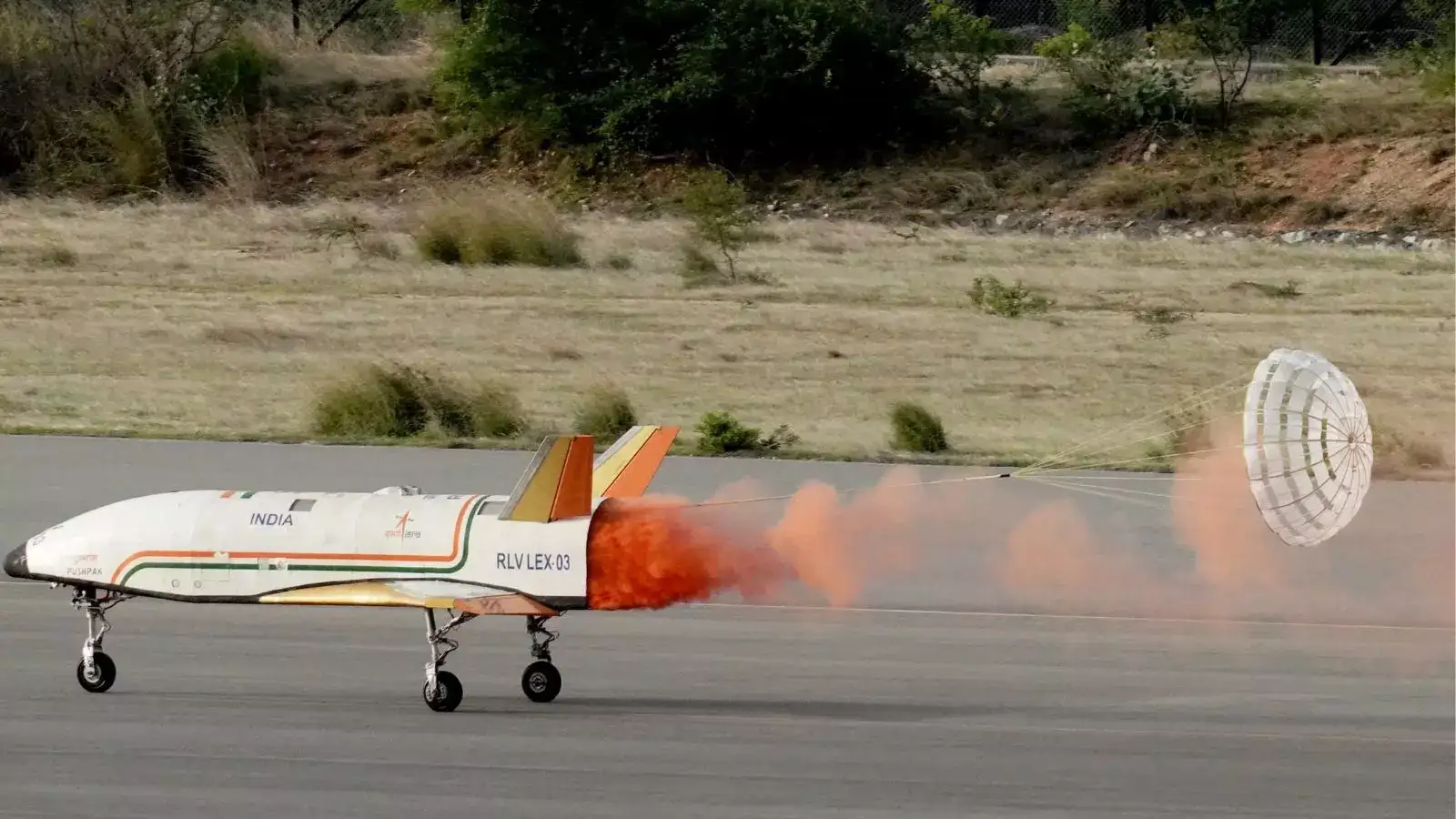 மூன்றாவது முறையாக அடித்துத்தூக்கிய இஸ்ரோ... மறுபயன்பாட்டு புஷ்பக் ராக்கெட் சோதனை வெற்றி! 