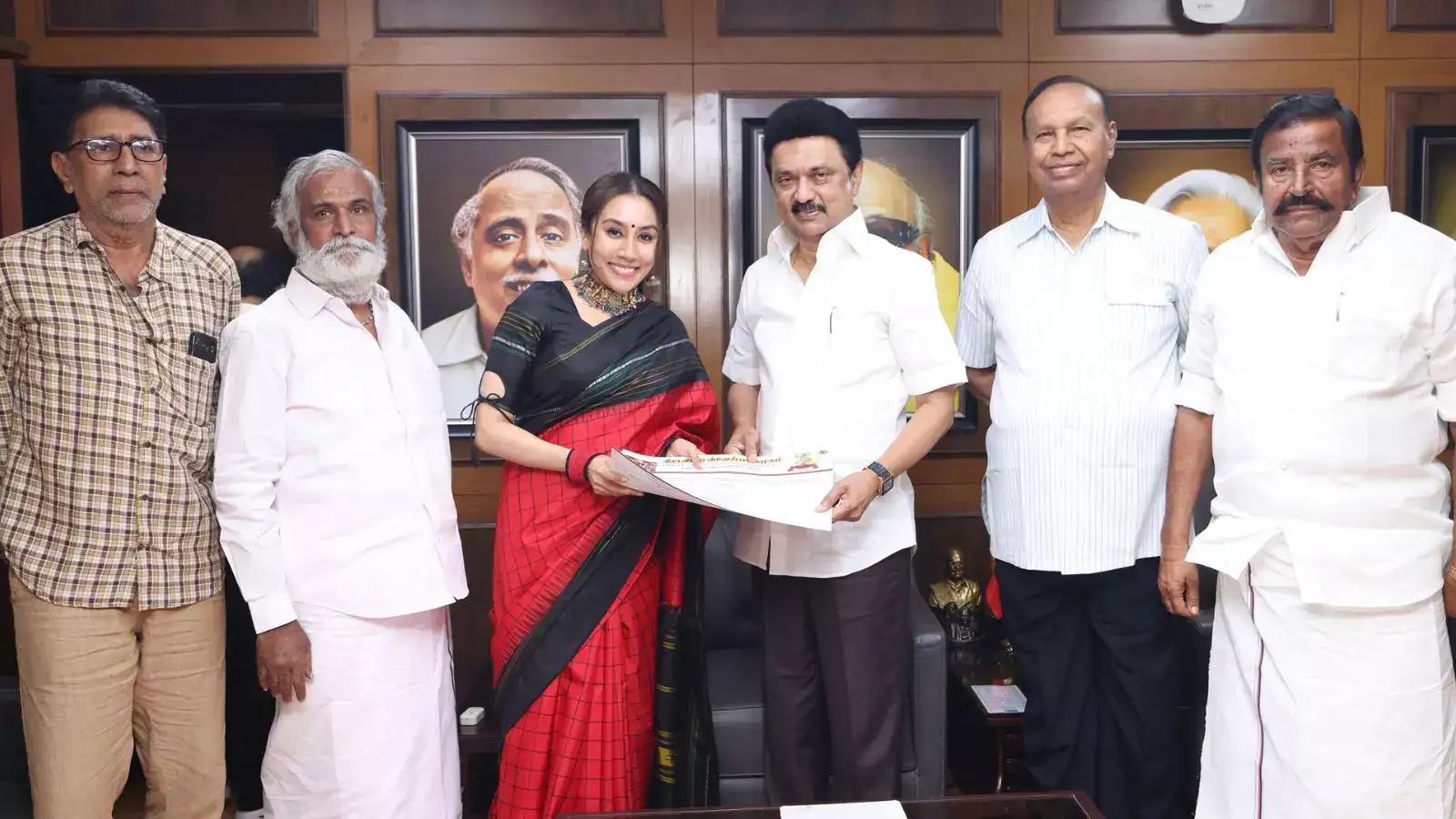 திமுகவில் சேர என்ன காரணம்? நடிகர் சத்யராஜ் மகள் திவ்யா பளீச் பதில்! 