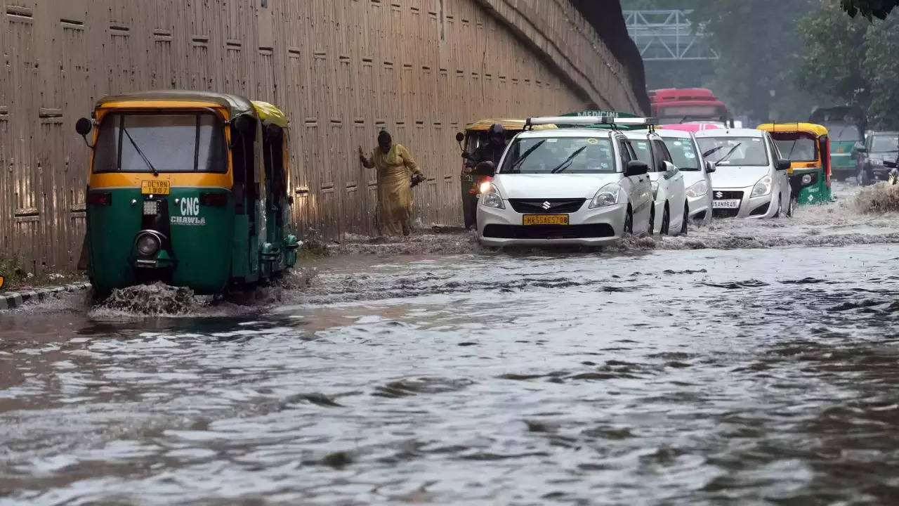 Waterlogging In Delhi Areas,नहीं डूबेगी दिल्ली! जलभराव वाली जगहों की पहचान  होगी, बारिश से निपटने की हो रही है 'तगड़ी' तैयारी - waterlogging issues:  delhi roads identifies for ...