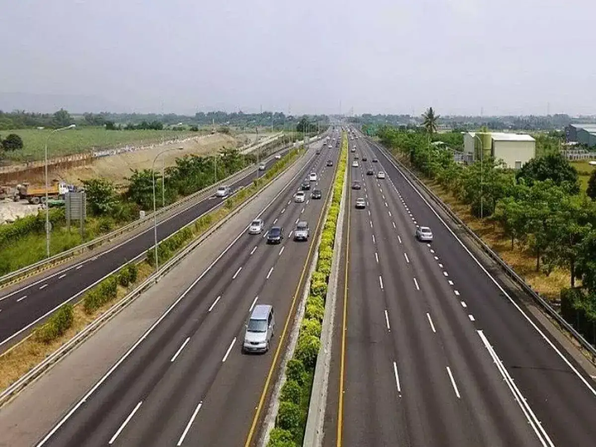 என்னது திருவான்மியூரே இன்னும் தொடலையா?.. ஜவ்வாக இழுக்கும் ஈசிஆர் 6 வழிச்சாலை பணிகள்! கதறும் சென்னைவாசிகள்! 