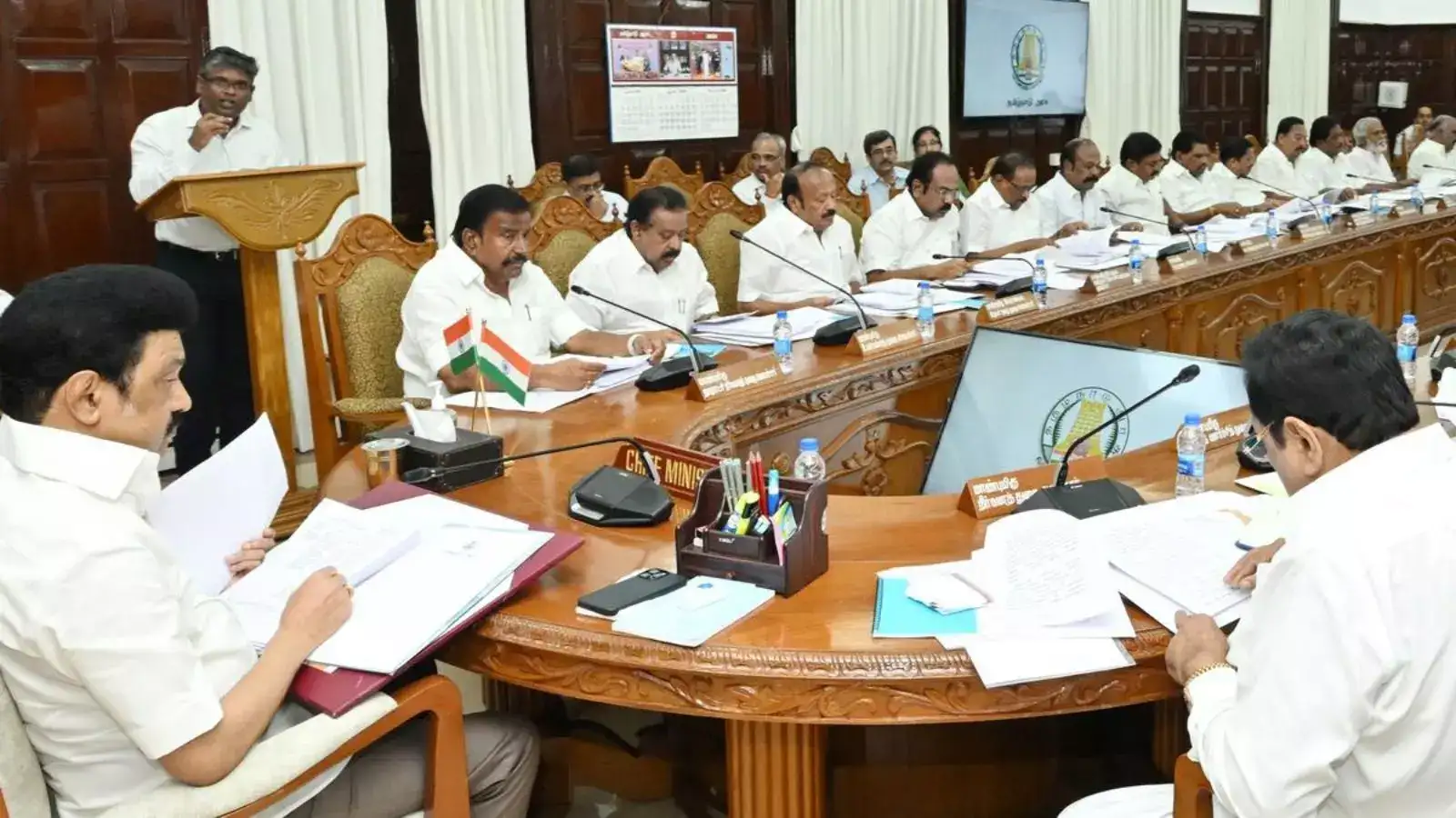 தமிழக அமைச்சரவையில் விரைவில் மாற்றம்: பதவியை பறிகொடுக்கும் 2 அமைச்சர்கள்.. மீண்டும் அதிகாரத்தில் பிடிஆர் பழனிவேல் தியாகராஜன்! 