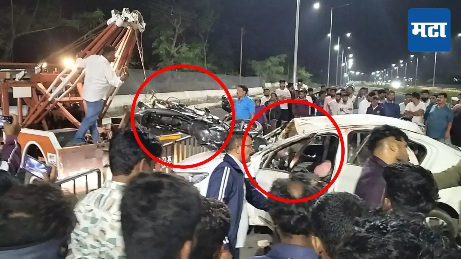 भरधाव कार दुभाजक ओलांडून दुसऱ्या लेनमध्ये, दुचाकीला धडक; कारचा चक्काचूर, दोघांचा दुर्दैवी शेवट भरधाव कार दुभाजक ओलांडून दुसऱ्या लेनमध्ये, दुचाकीला धडक; कारचा चक्काचूर, दोघांचा दुर्दैवी शेवट