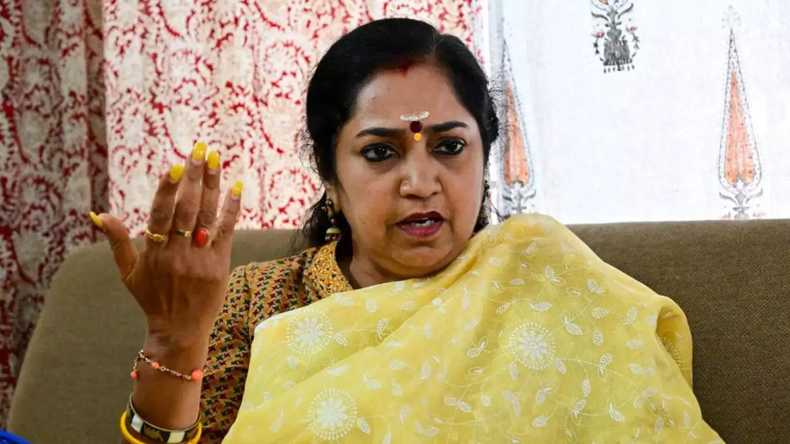 இறுமாப்பில் இருந்த பாஜக இறங்கி வந்துருக்கே.. லிஸ்ட் போட்ட தமிழச்சி தங்கபாண்டியன் - தமிழிசை மீது மறைமுக தாக்கு! 