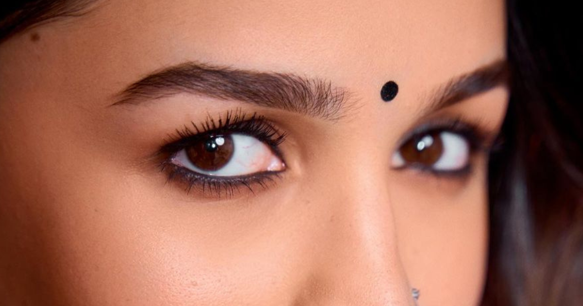 Instead of saree and kurta, choose bindi according to your face shape, it will enhance your look.