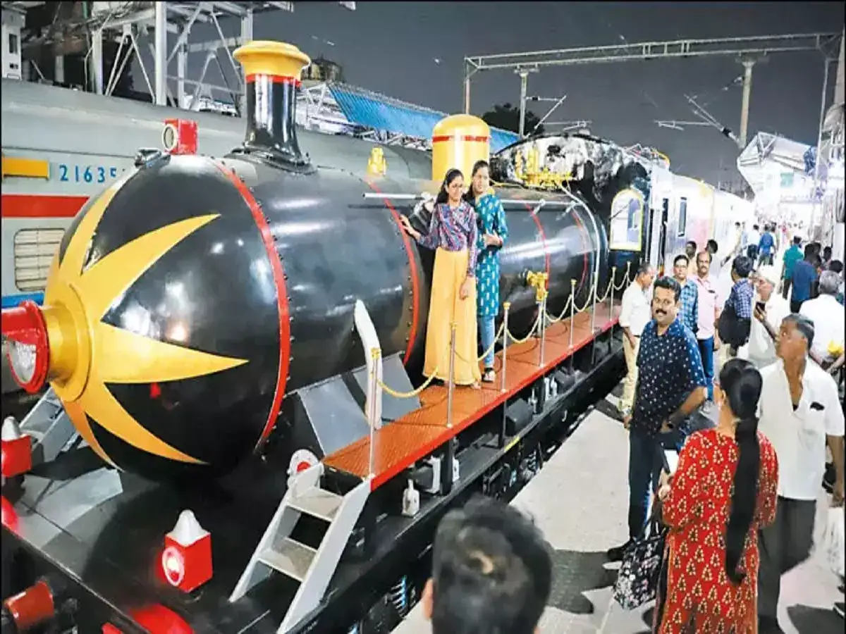 சுற்றுலா செல்ல ரெடியா?... அழகான நீராவி என்ஜின் வடிவ ரயில்... சென்னை - புதுச்சேரி இடையே சோதனை ஓட்டம்! 