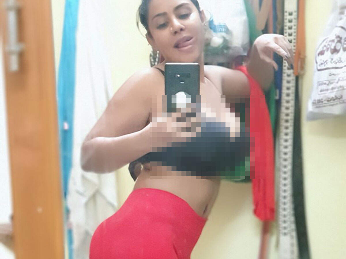 Sri Reddy,శ్రీరెడ్డి సెక్సీ పోజ్.. టూ పీస్‌తో పిచ్చెక్కిస్తోన్న వివాదాస్పద  నటి - actress sri reddy posts half nude photo in facebook - Samayam Telugu